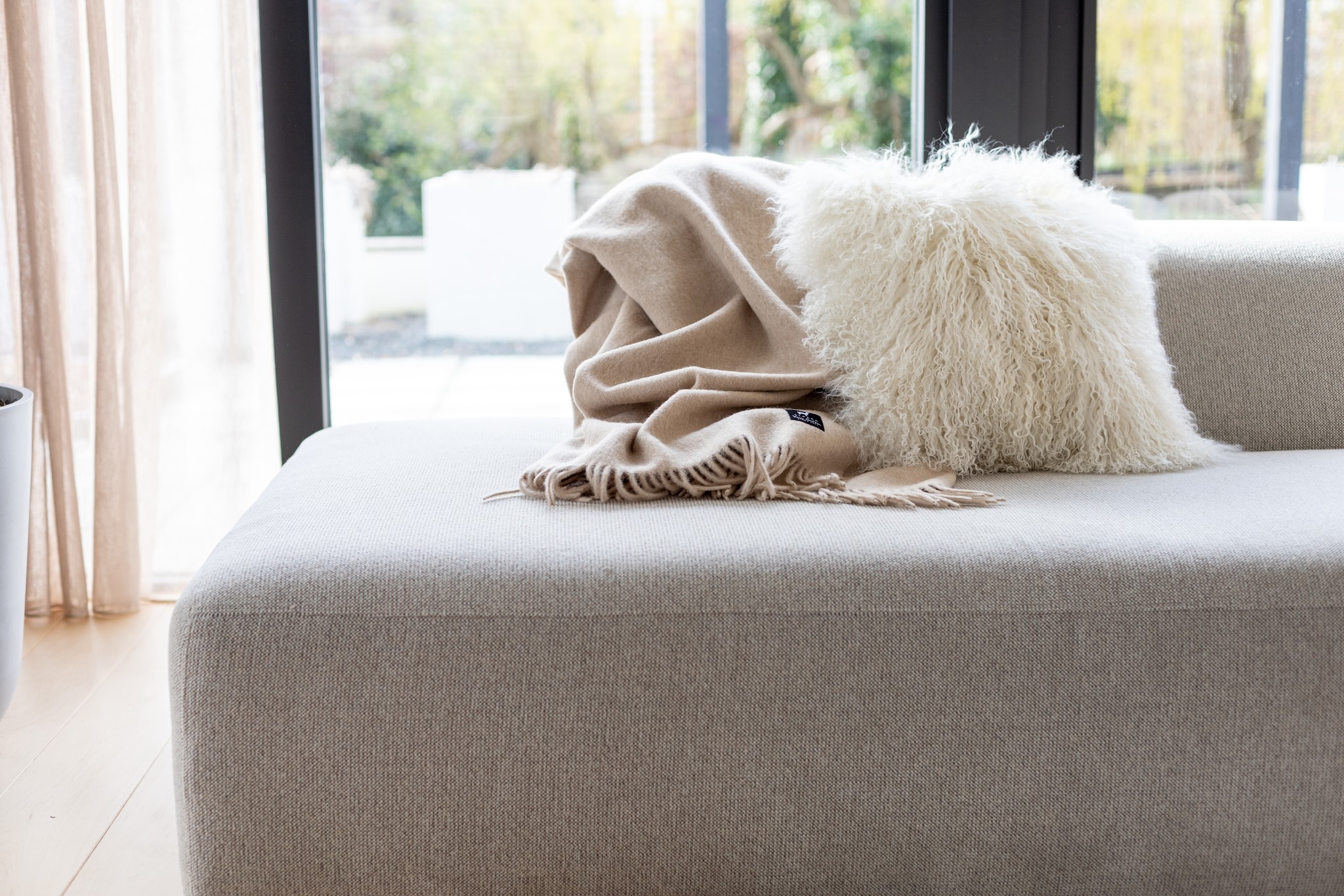 Tiibeti lambanahast padi 45x45cm- valge - Image 2