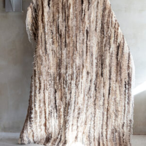 Sõlmitud lambanahkadest vaip