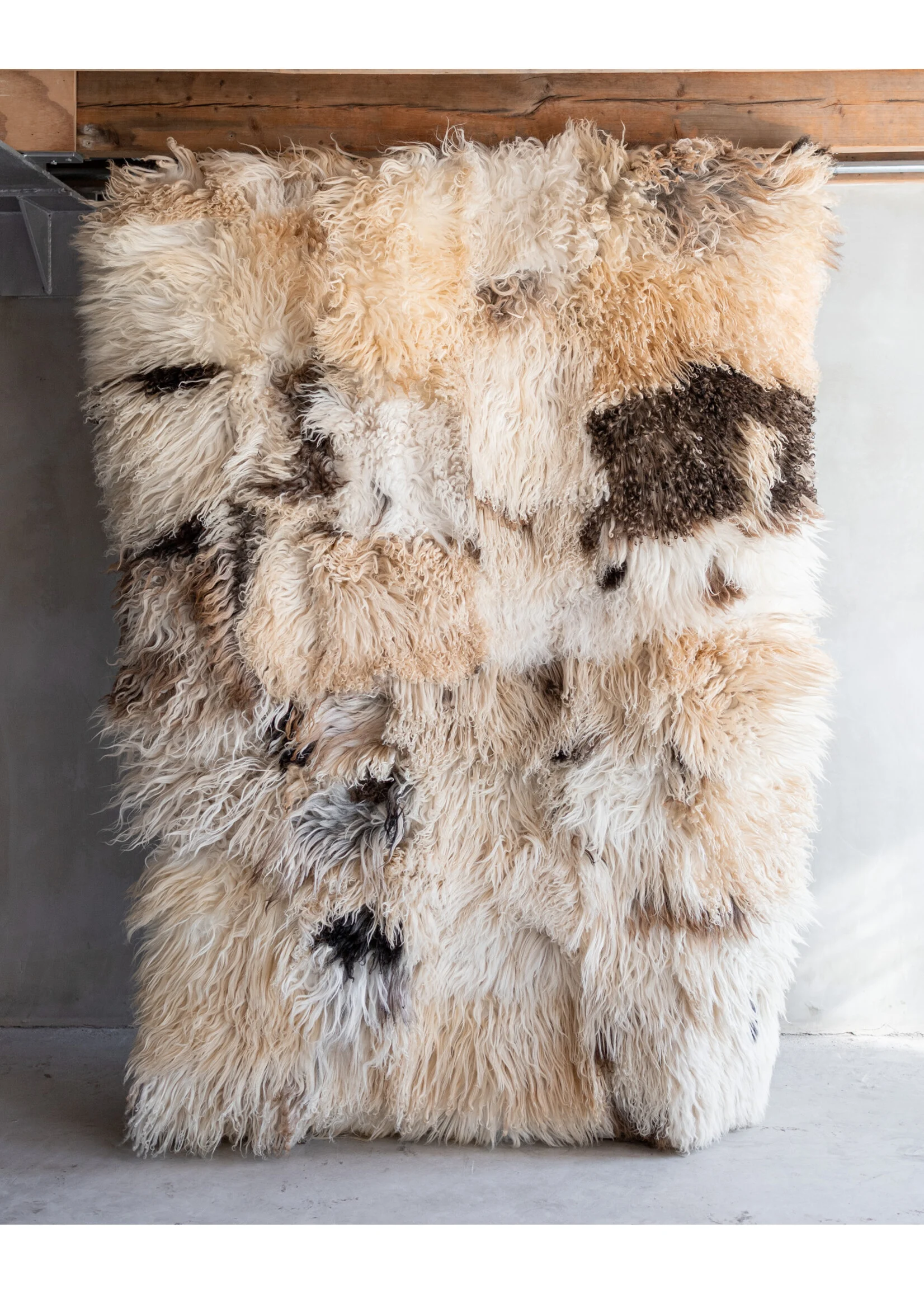 Lokkis lambanahkadest vaip - unikaalne